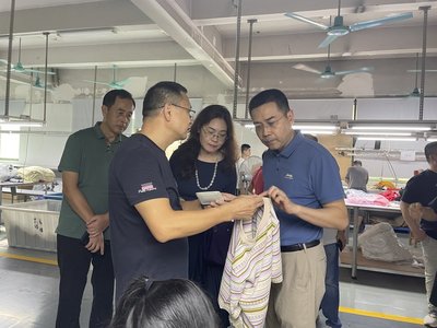 省商务厅赴大朗镇调研服装外贸转型升级基地，强化纺织贸易法律服务支撑